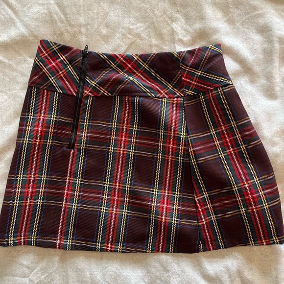 Girls Plaid Skirt Size 8 - Picture 2 of 3